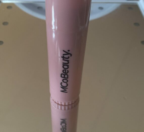 MCo Beauty Glow highlighter stick