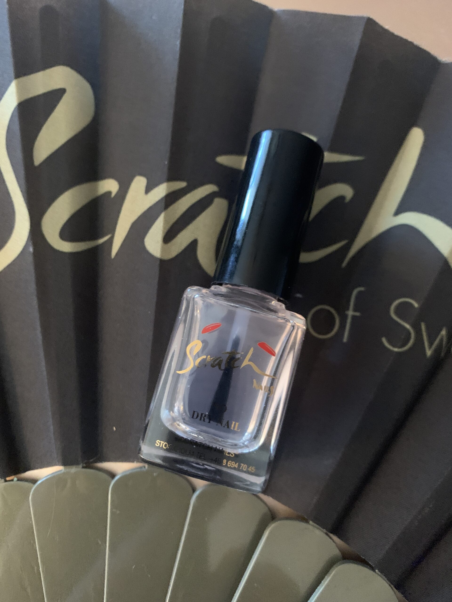 Scratch no dry nails