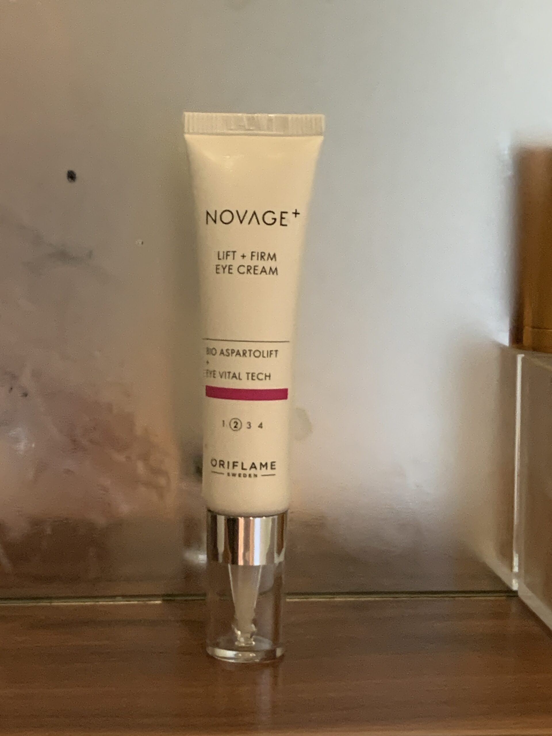 Novage+ Lift firm eye cream