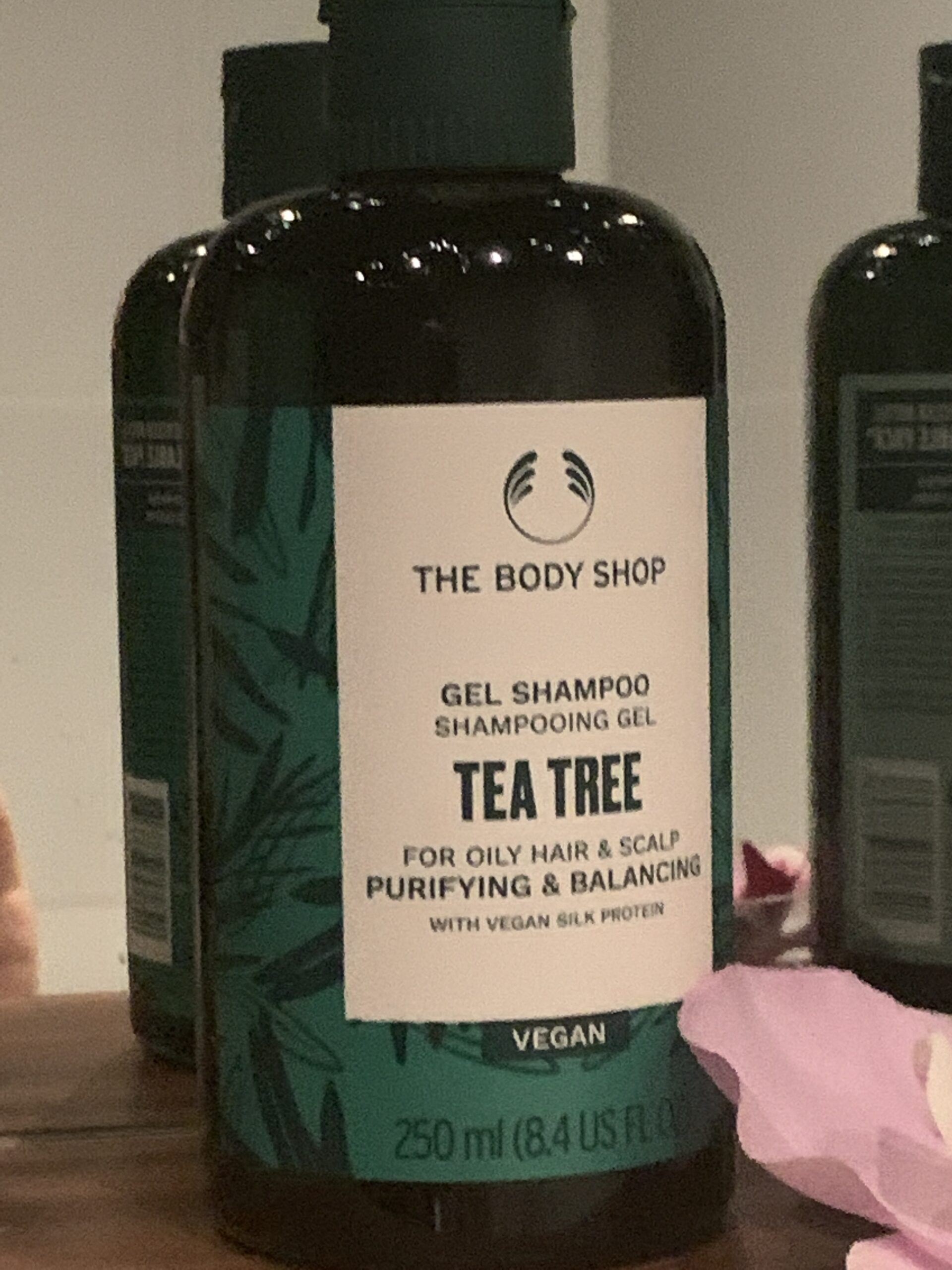 The Body Shop Gel Shampoo tea tree
