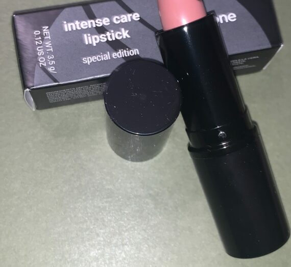 Sandstone intensive care lipstick