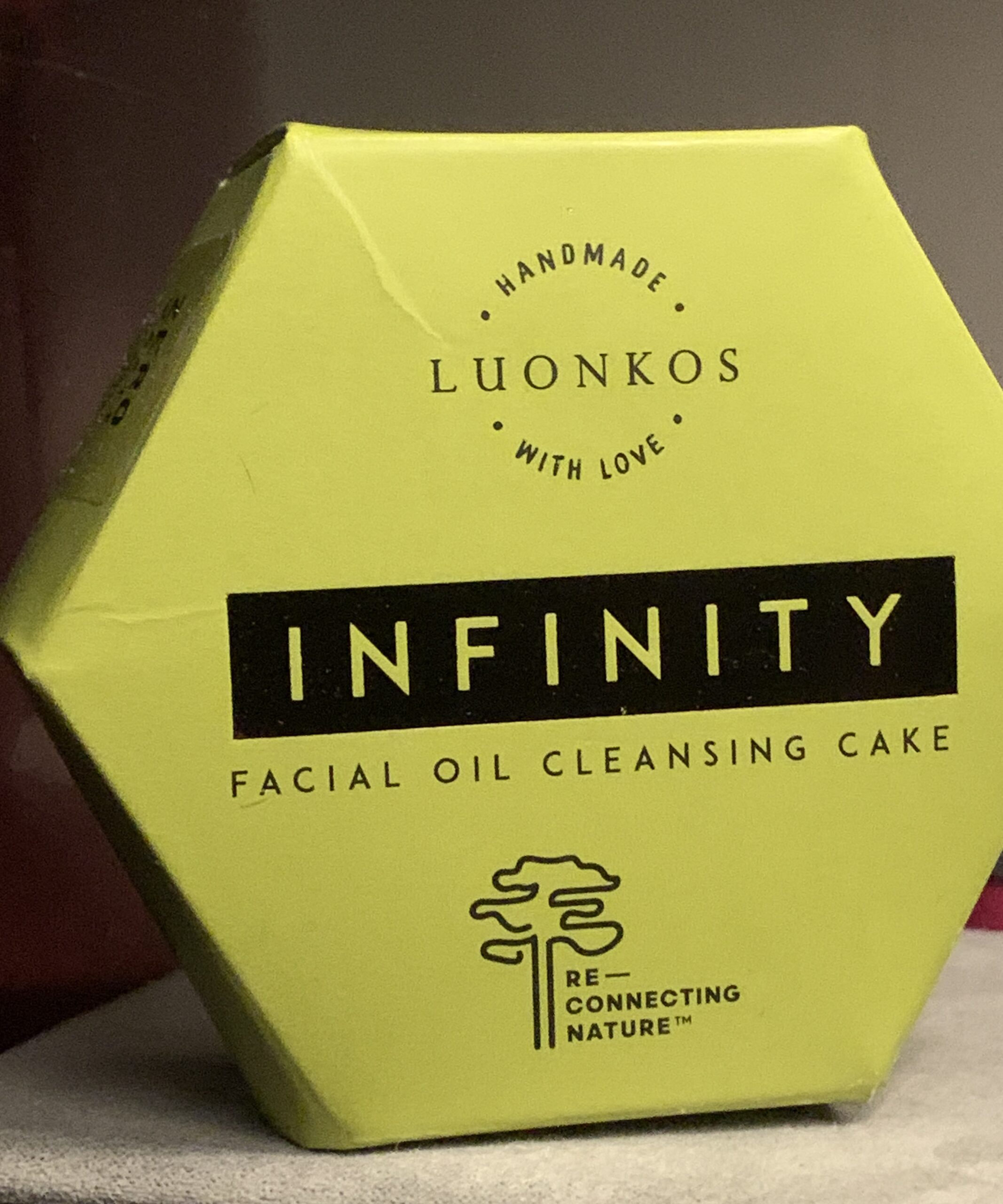 Luonkos Infinity facial oil cleansing cake